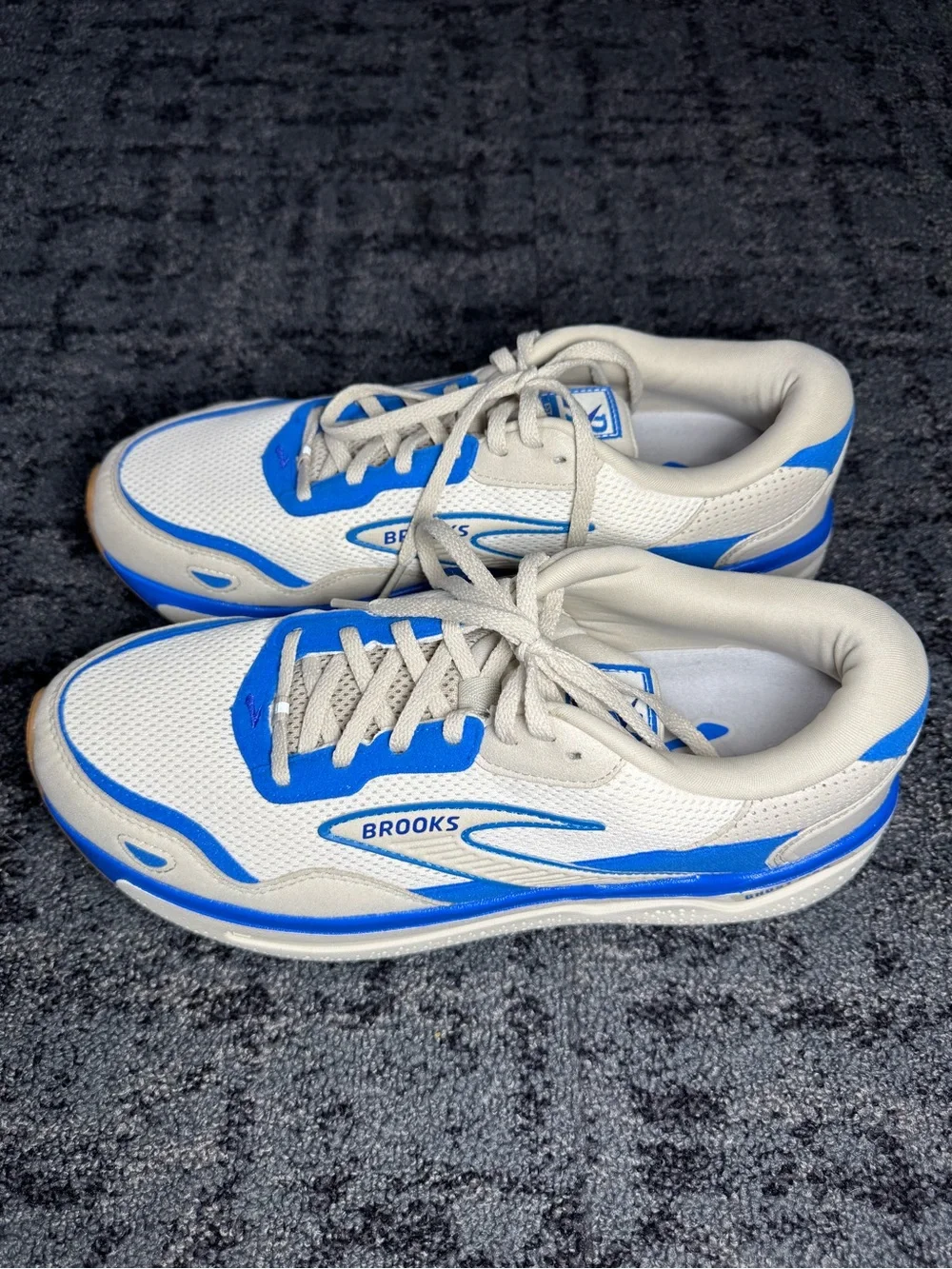 Brooks Men’s Ghost Max 2 Running and Walking Shoes Road Running Shoes Size 11